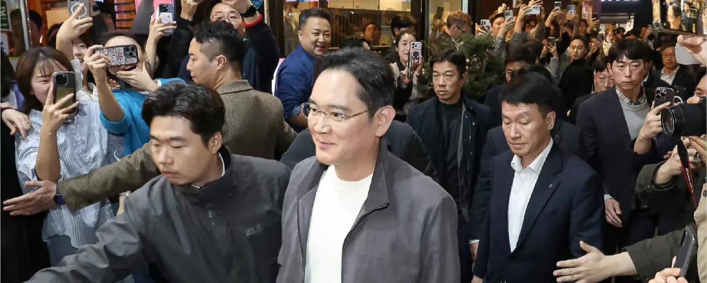 啤酒吃炸鸡很尽兴最爱路边摊的财阀九游会三星会长李在镕请黄仁勋!喝(图7) 啤酒吃炸鸡很尽兴最爱路边摊的财阀九游会三星会长李在镕请黄仁勋!喝(图7)